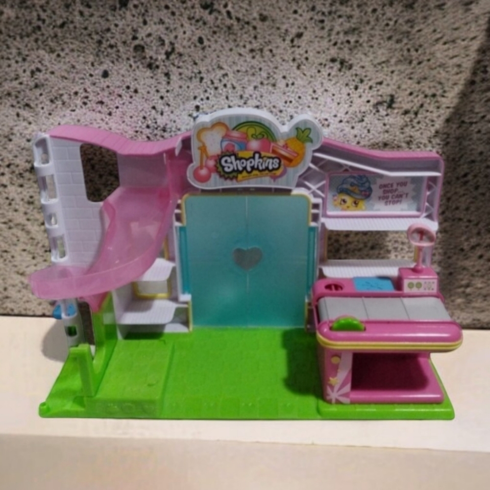 SHOPKINS Small Mart w Cash Register